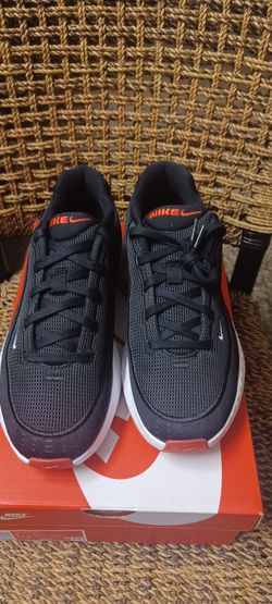 Nike Men UPLIFT Size 9 Sneakers 