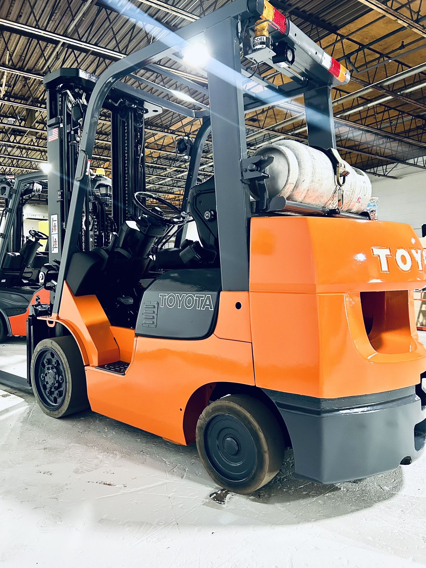TOYOTA FORKLIFT CAPACITY 6000 Lb.  4 levelers. Triple Mast. LPG. FGCU30. In Excellent Shape! No Any Leaks! No Any Issues!