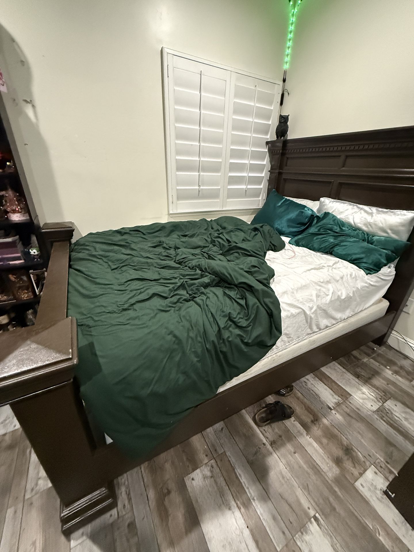 Queen Size Bed With Side Tables Drawers