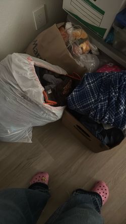 Bag/box of clothes