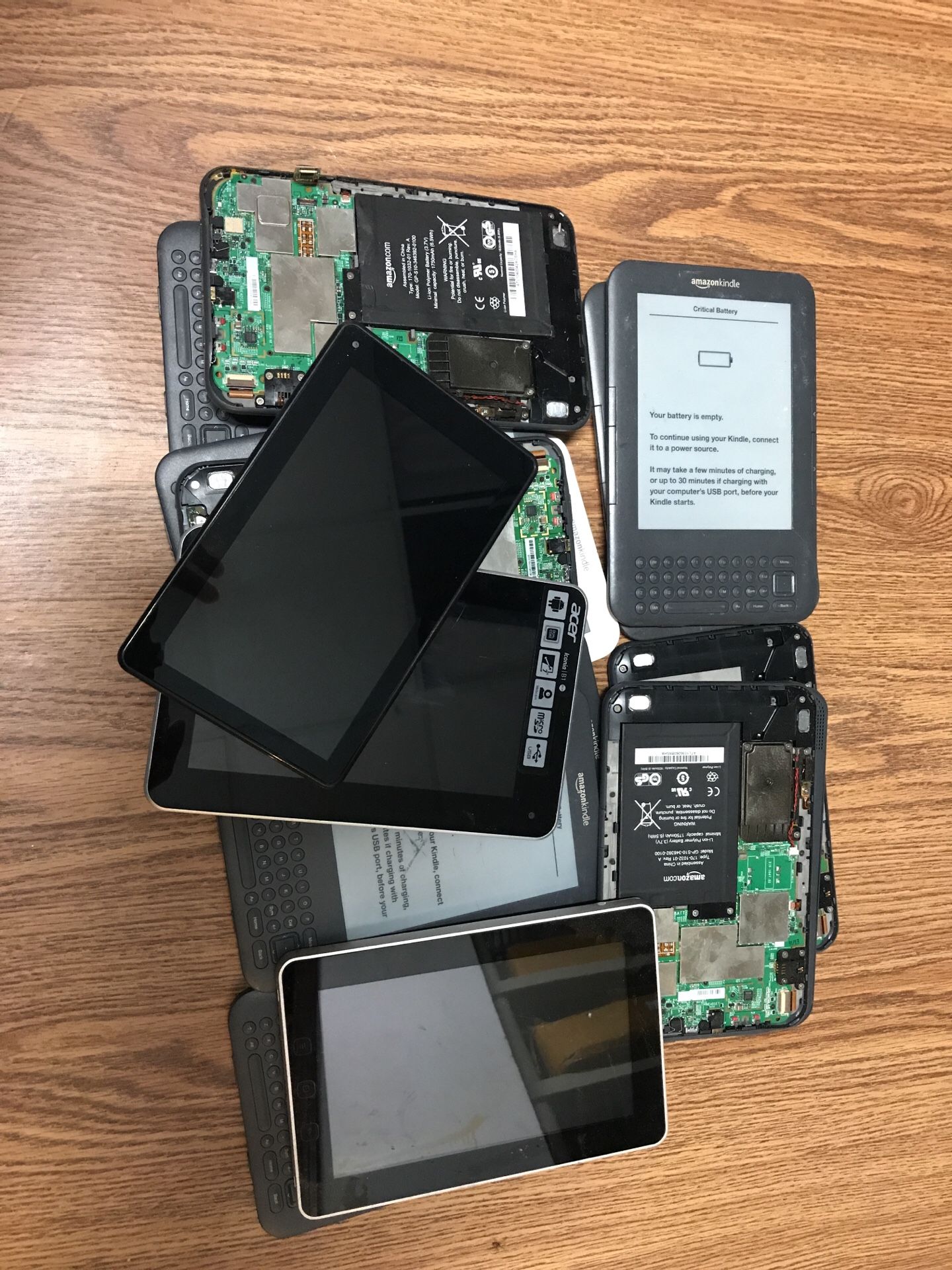 LOT OF 15 TABLETS KINDLE RCA ACER FOR PARTS NOT WORKING
