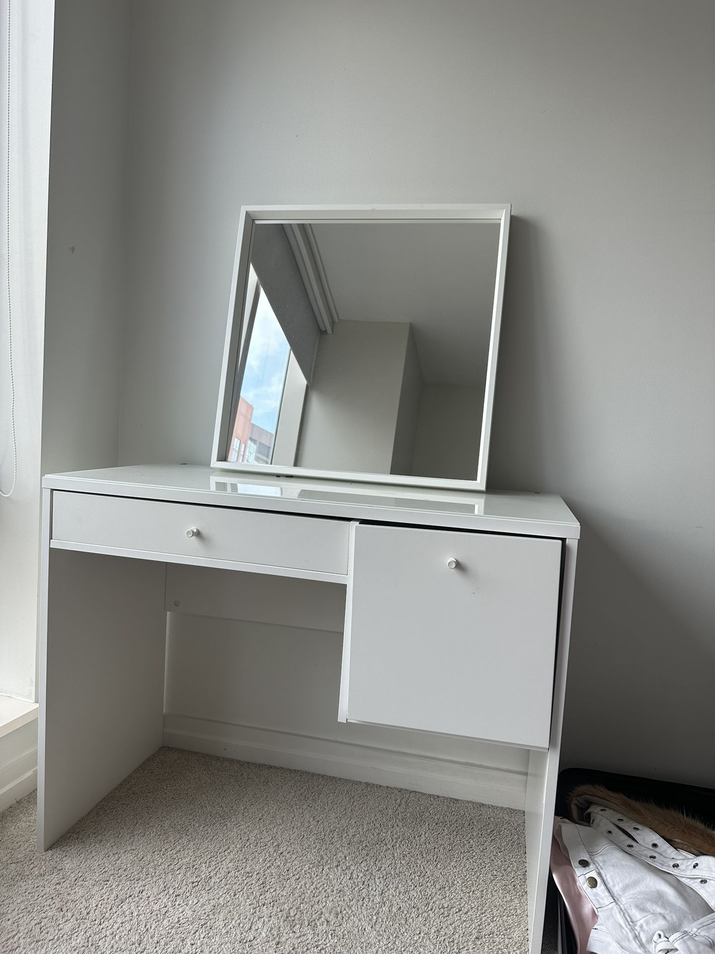 Assembled Vanity With Mirror