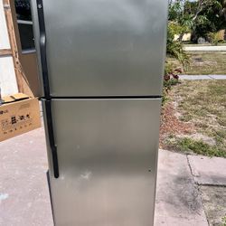 Stainless steel Top & Bottom Refrigerator DELIVERY AVAILABLE 🚚