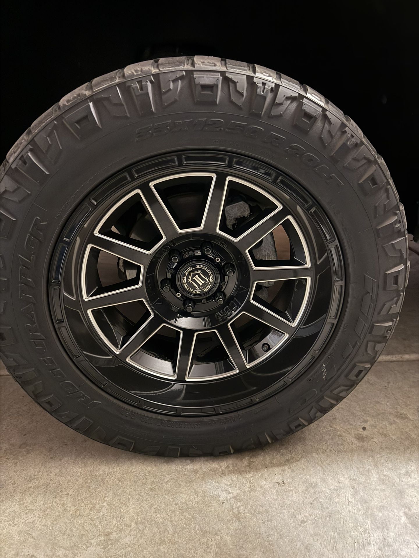 Icon vehicle dynamics 20" Icon Recoil / Gloss Black with milled spokes!!