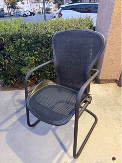 Herman Miller Aeron Side Chair Size B