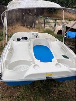 Pedal boat with trolling motor