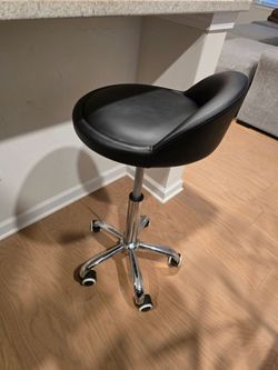 Swivel Rolling Stool