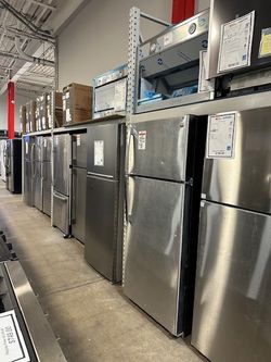 TOP FREEZER FRIDGES/PREOWNED/REFRIGERADORAS PRE-USADAS