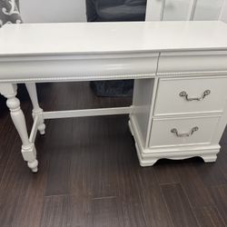 Desk (4 drawers) white by Standard Furniture 
