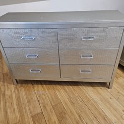 Beautiful Full size bedroom set by Ashley in good condition for sale. 