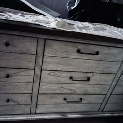 Dresser And Drawer 