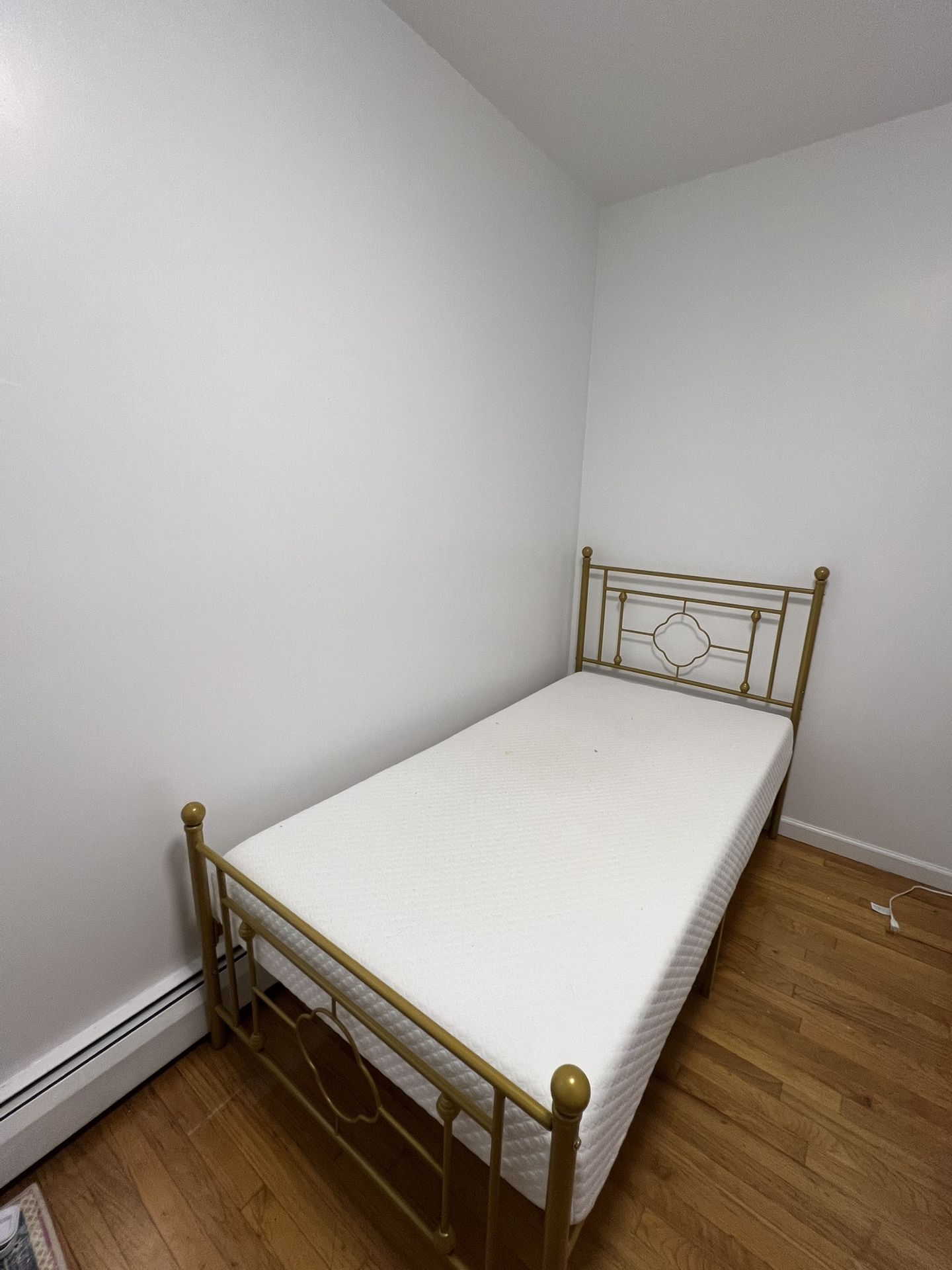 Twin Size Metal Platform Bed Frame with Victorian Vintage Headboard and Footboard and + twin mattres