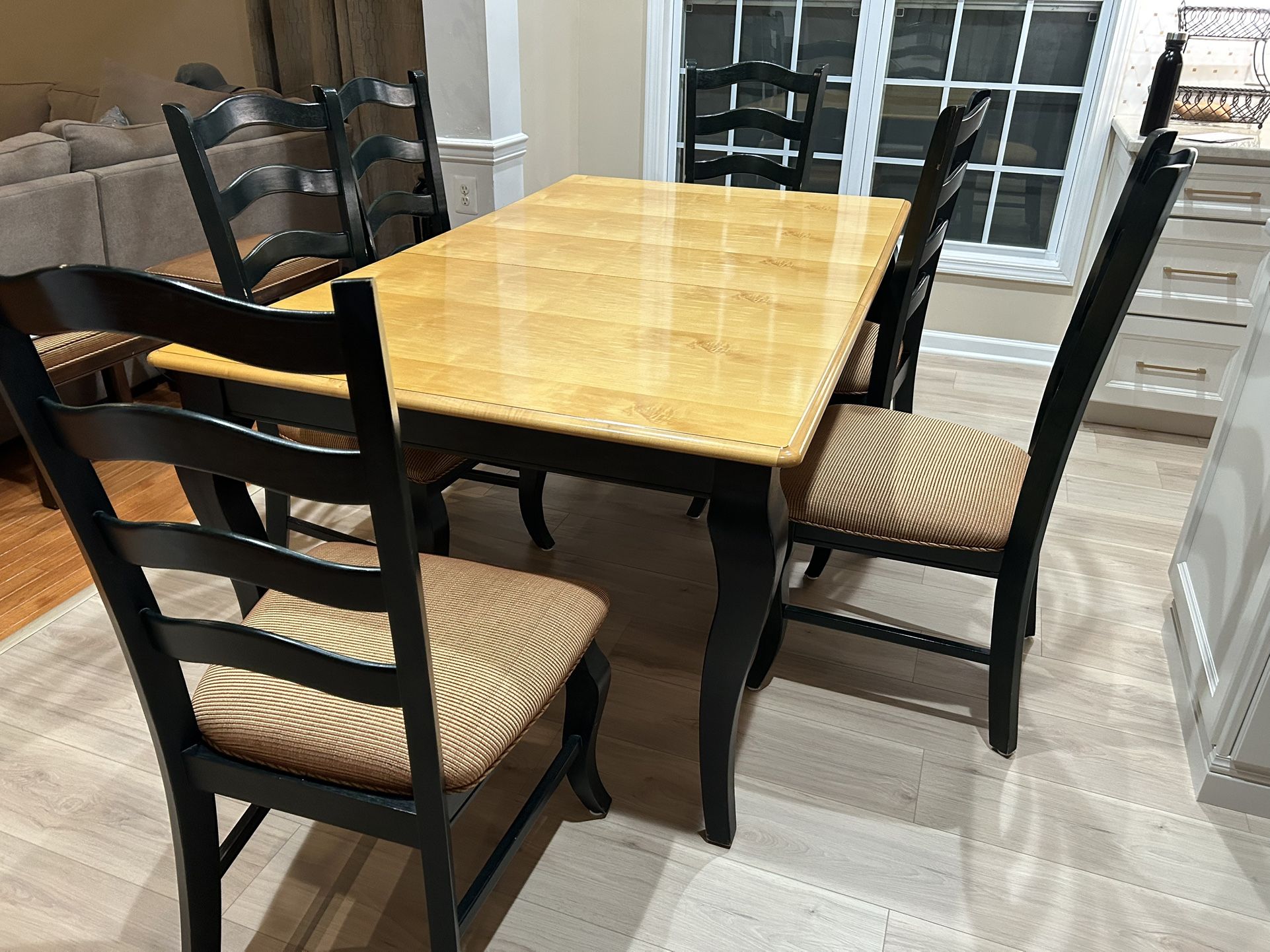 Bassett Kitchen Table With 6 Chairs And 2 Bar Height Chairs
