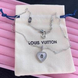 New Necklace Comes With Logo Bas As Picture Really Good Quality 