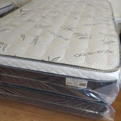 Queen Size Pillow Top Mattress With Box Spring