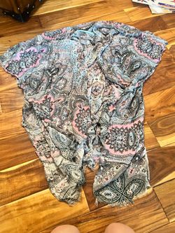Women’s kimono cardigan duster paisley pattern. Size one size