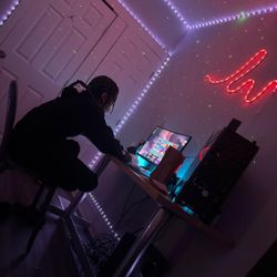 Whole setup included, keyboard, mouse, monitor.