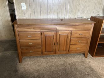 8 Door Dresser. Read Description.