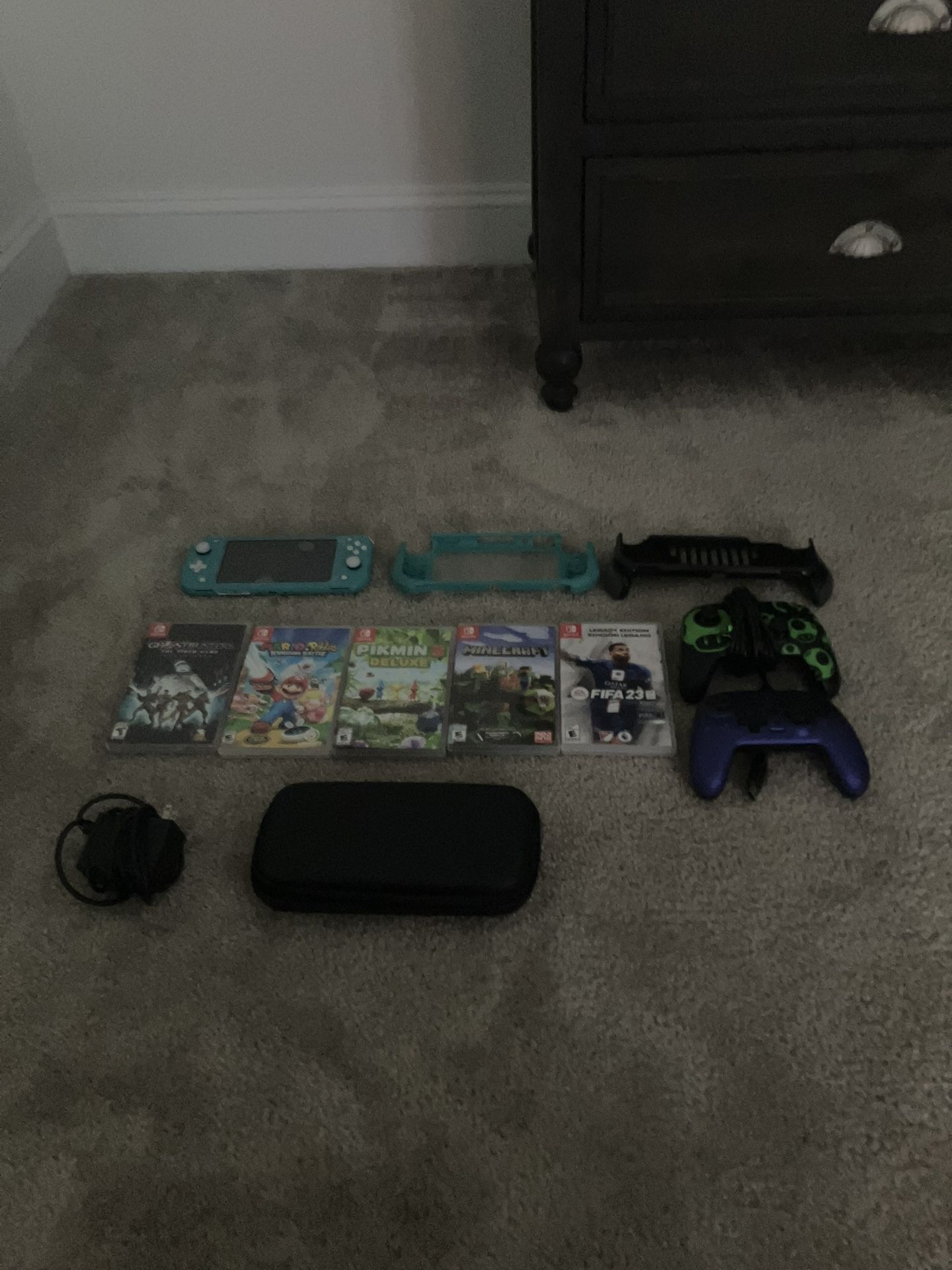 Nintendo Switch Lite + Accessories