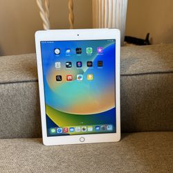 Apple iPad (5th Gen) – 32GB – Silver & White