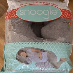 XL Pregnancy pillow By Snoogle - New Opened 