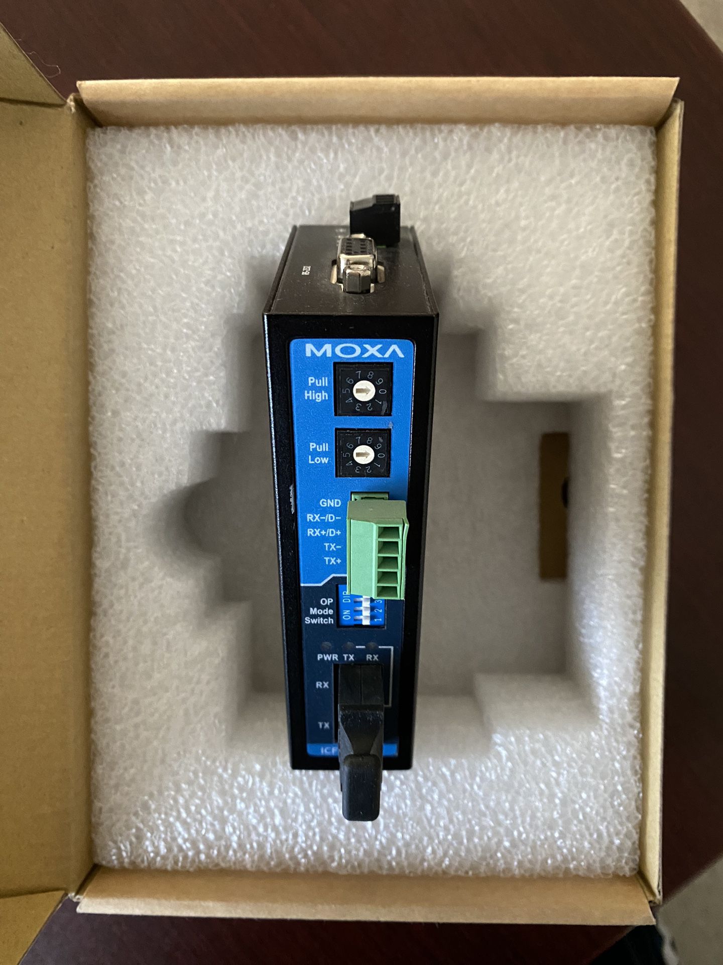 Moxa ICF-1150-S-SC-T Serial to Fiber Converter
