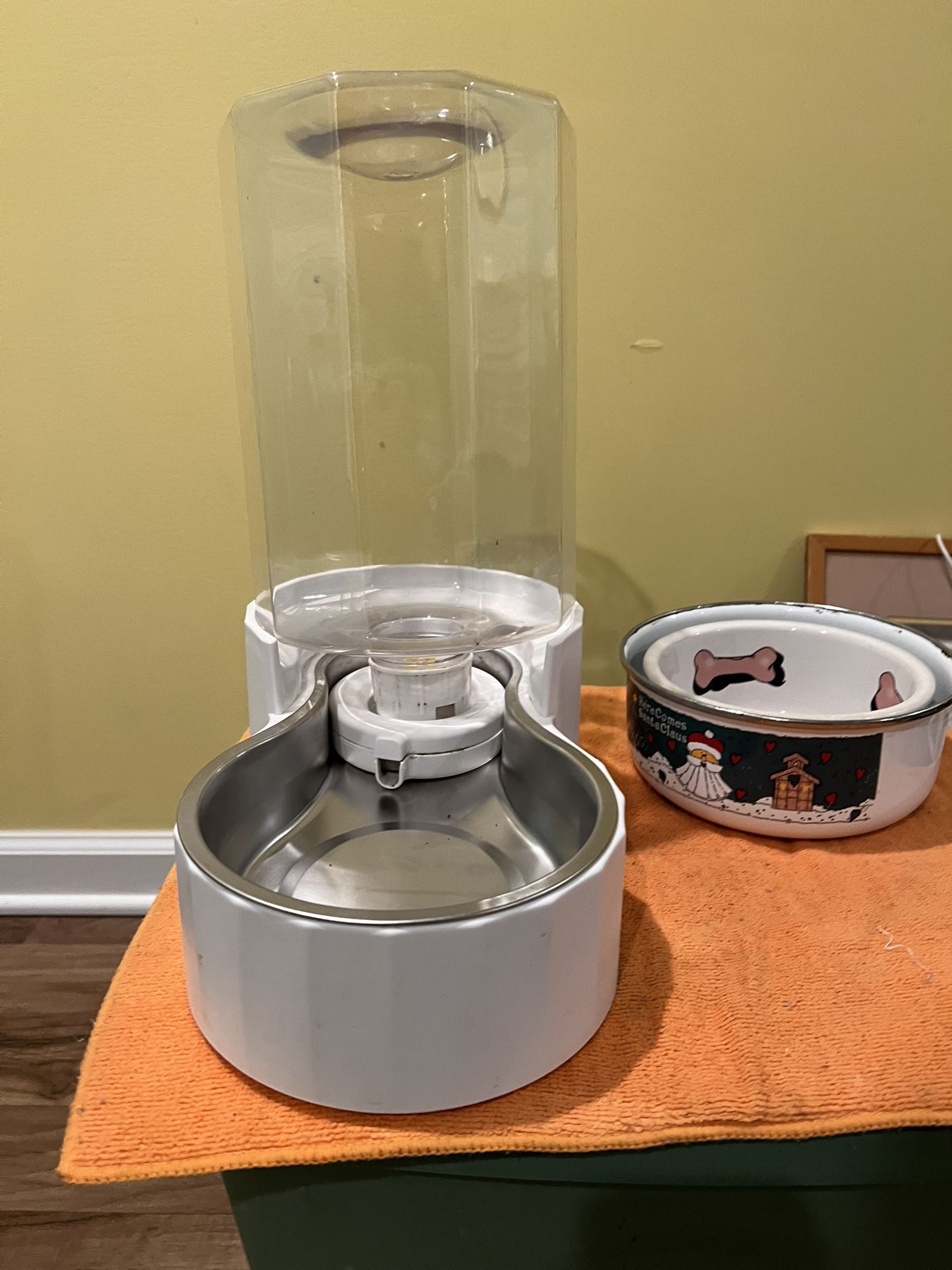 Pet Water dispenser ,color White.
