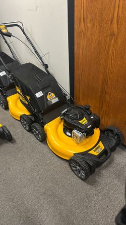 DEWALT 21 in. 150cc Briggs and Stratton 625ex Engine Rear Wheel Drive 2-in-1 Gas Self Propelled Walk Behind Lawn Mower