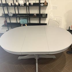 Expandable Dining Table 