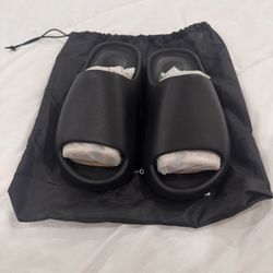 Yezzy Slides  Size 6