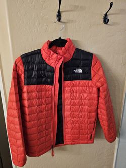 Northface  Jacket Kids Size Medium 10T

Black And Orange 