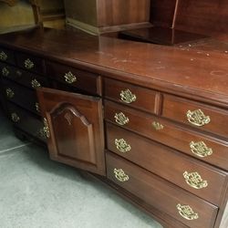  Cherry Wood Bedroom Set