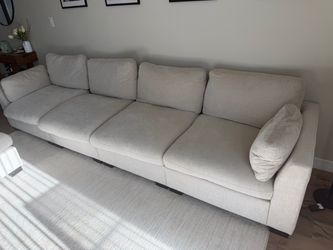 Couch/sofa only 6 months used