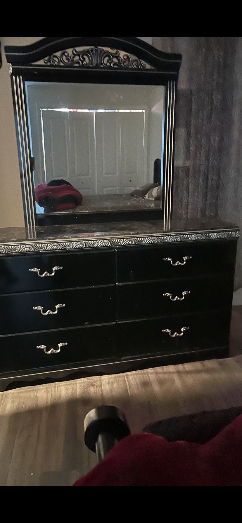 Dresser And Mirror πͺ Good Condition