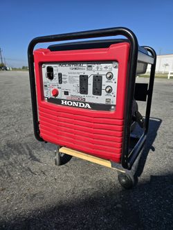 Honda EB2800I INDUSTRIAL INVERTER GENERATOR, LIKE NEW, FINANCING AVAILABLE 