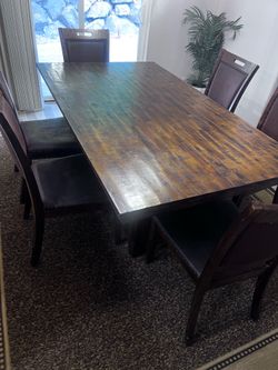 Dining table with 6 matching chairs