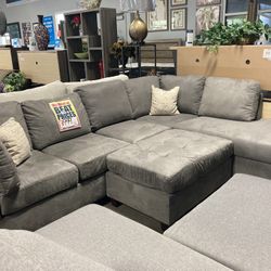 grey sectional☁️🩶 $899