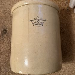 vintage Robinson Ransbottom Stoneware Crock with a blue crown logo and the number "10" on it. These crocks were made by the Robinson Ransbottom Potter
