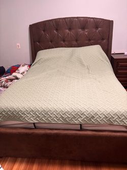 Wood bedroom set