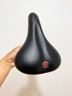BRAND NEW Schwinn Bicycle Saddle
