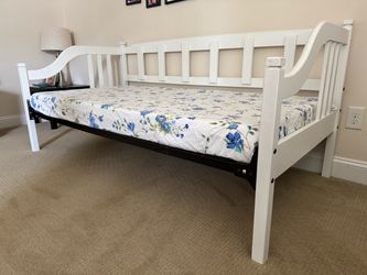 Twin Bed / Day Bed with 6 inch Mattress