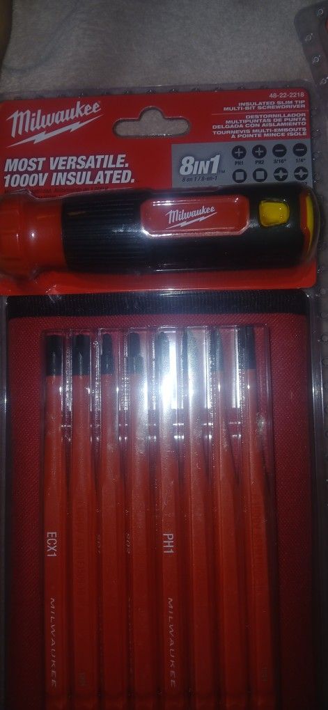 Milwaukee 8 In 1 multi bit screwdriver set