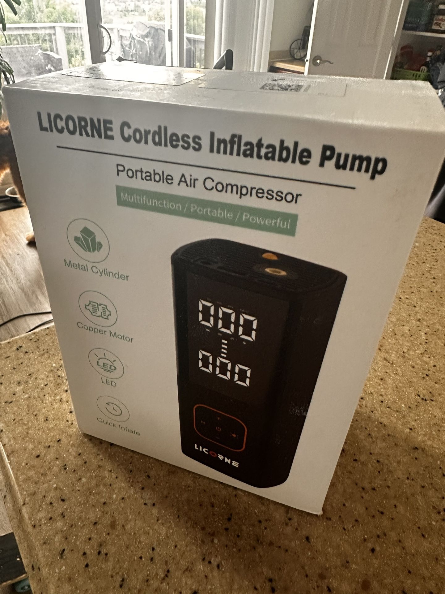 Cordless portable air compressor