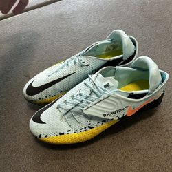 Soccer Shoes - Women’s 5