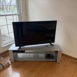Move Out Sale (Tv and table)