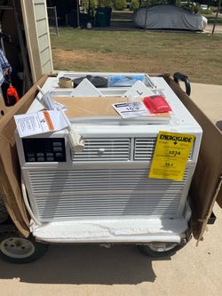NEW Air Conditioner Unit with Remote & Accessories $675.00  or Best Offer