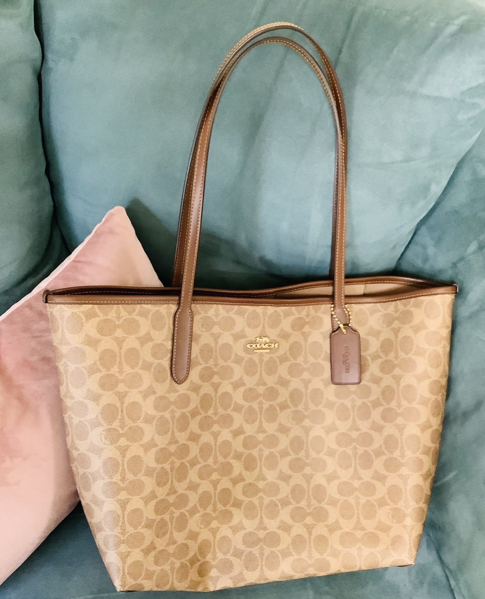Coach City Tote In Signature Light Brown “C”’s