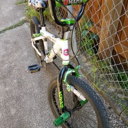 18" RAZOR/KOBRA BMX BIKE 