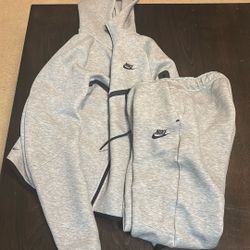 Men’s nike tech set
