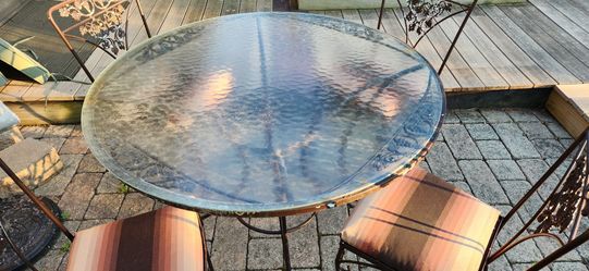 Outdoor Patio Tables/ Chairs
